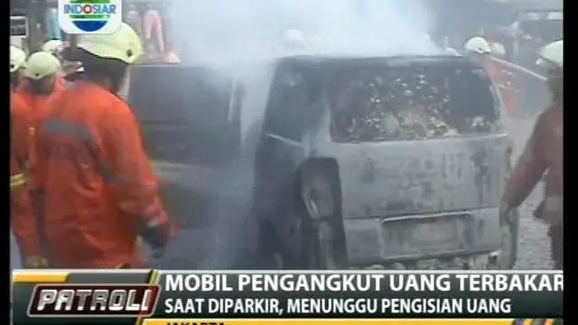 Mobil Pengangkut Uang Terbakar