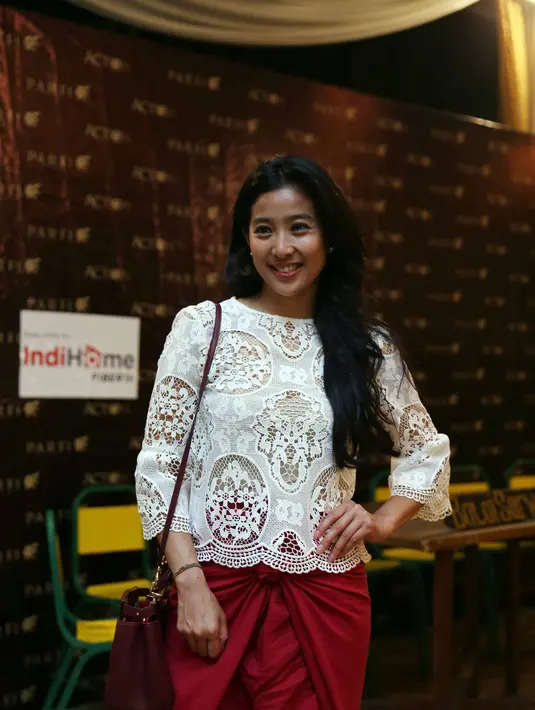 "Ini bentuk protes kita, lewat puisi. Saya mwakili suara rakyat, gimana merasakan rakyat Indonesia jika ada hal yang salah di Istana," lanjut pemeran 35 tahun itu. (Nurwahyunan/Bintang.com)