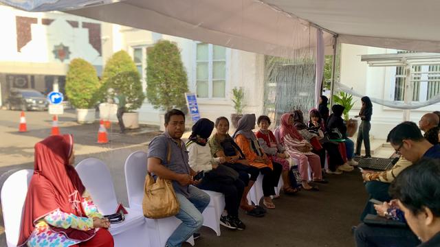 Wakil Presiden atau Wapres Gibran Rakabuming Raka membuka layanan pengaduan masyarakat atau “Lapor Mas Wapres” di Istana Wakil Presiden, Jakarta sejak Senin (11/11/2024).