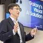 EVP Joshua Cho, Head of Visual Solution team, Mobile eXperience Business, saat memaparkan kemampuan AI di Galaxy S24 series. (Doc: Ist)