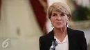 Menlu Australia Julie Bishop memberikan keterangan usai melakukan pertemuan dengan Presiden Jokowi di Istana Merdeka, Jakarta, Rabu (26/10). Pertemuan Jokowi dan Menlu Australia berlangsung ‎tertutup di salah satu ruangan. (Liputan6.com/Faizal Fanani)
