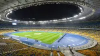 Empat suporter berkulit hitam dikabarkan diserang di dalam stadion Dinamo Kiev, Olimpiyskiy National Sports Complex. (Dok. Skysports)