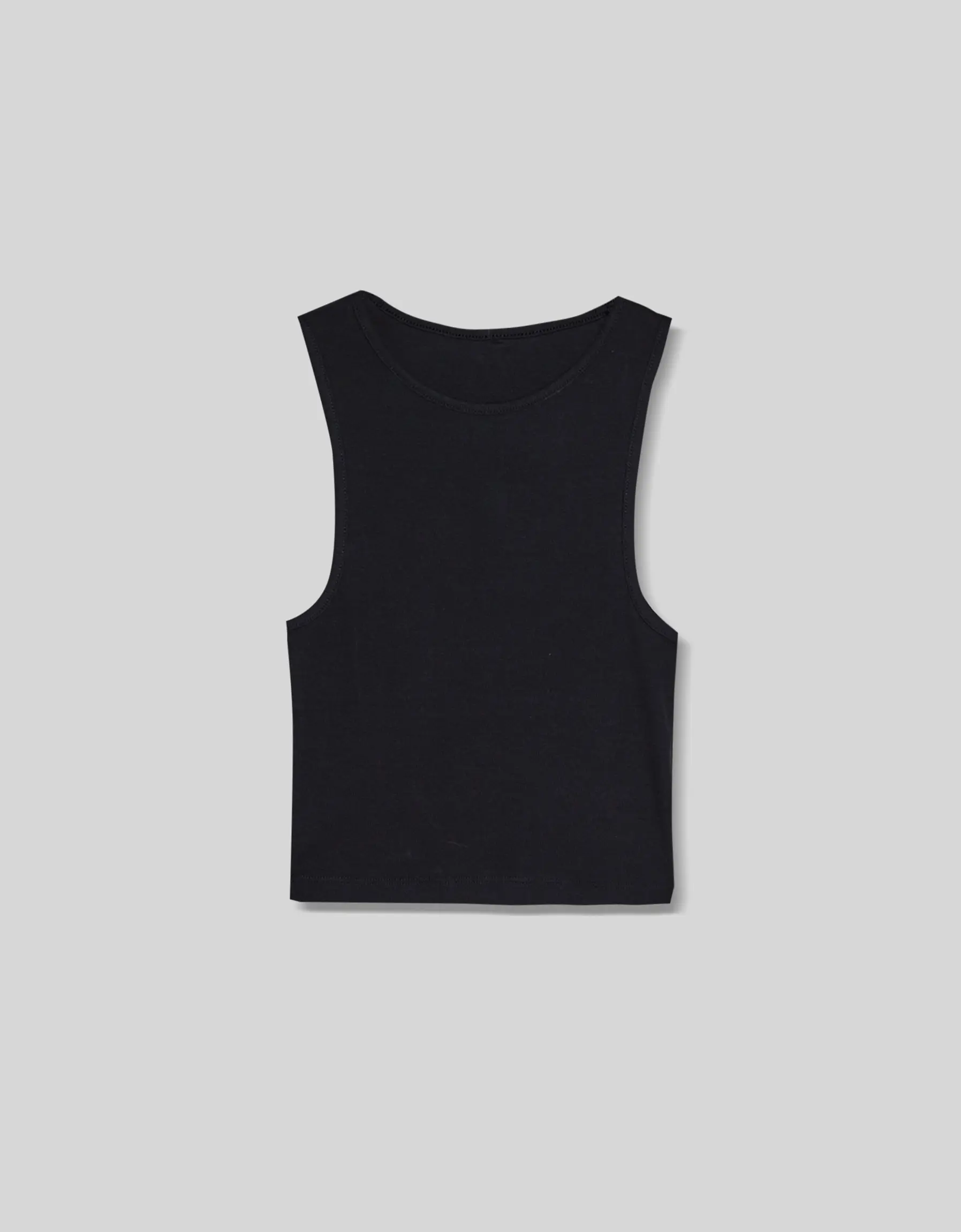 Sleeveless crop top. (pullandbear.com)
