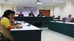 Suasana saat sidang gugatan yang dipimpin oleh Ketua Bawaslu Abhan di Jakarta, Sabtu (23/12). Bawaslu menganulir keputusan Komisi Pemilihan Umum yang menyatakan Partai Berkarya tidak memenuhi syarat administrasi. (Liputan6.com/Angga Yuniar)