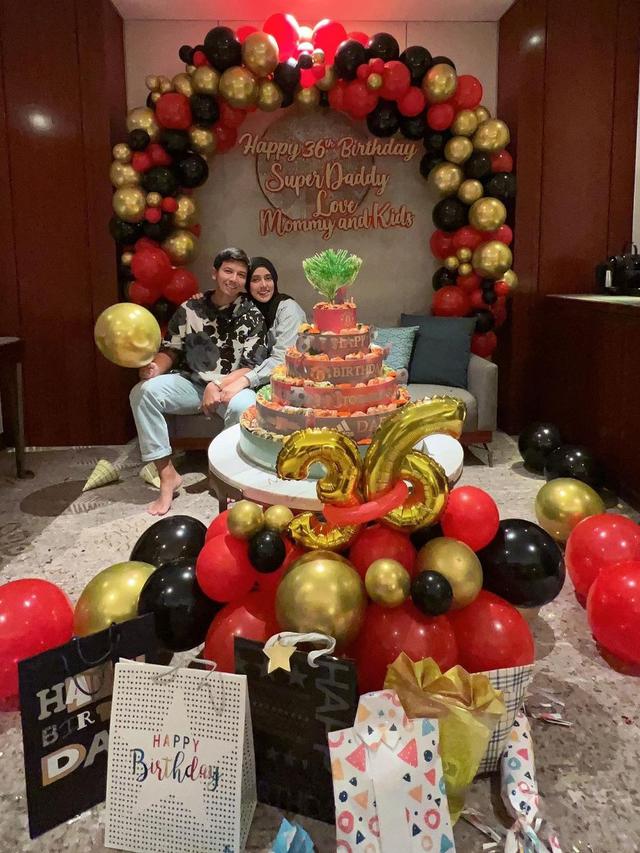 Dapat Kado Mewah, Ini 7 Momen Ulang Tahun Sonny Septian yang Ke-36