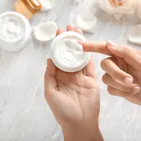 ilustrasi manfaat alpha arbutin pada produk perawatan kulit wajah/Pixel-Shot/shutterstock