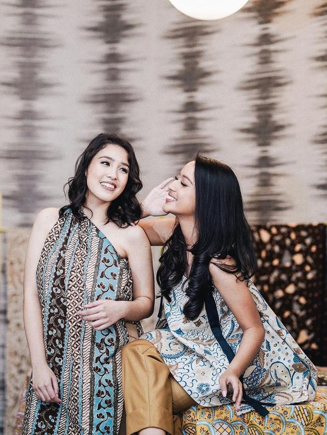 Makin Dewasa dan Cantik, Ini 6 Potret Kedua Anak Dede Yusuf