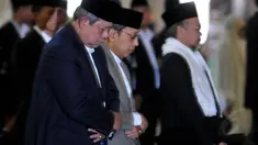 Presiden SBY dan Wakil Presiden Boediono melaksanakan Salat Idul Adha di Masjid Istiqlal, Jakarta, (5/10/14). (Liputan6.com/Johan Tallo)