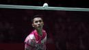 Pebulutangkis tunggal putra Indonesia, Jonatan Christie bertanding melawan pebulutangkis tunggal putra India, Lakshya Sen pada laga perempat final Indonesia Masters 2023 di Istora Senayan, Jakarta, Jumat (27/01/2023). Jojo menang dengan skor 15-21, 21-10, 21-13. (Bola.com/Bagaskara Lazuardi)