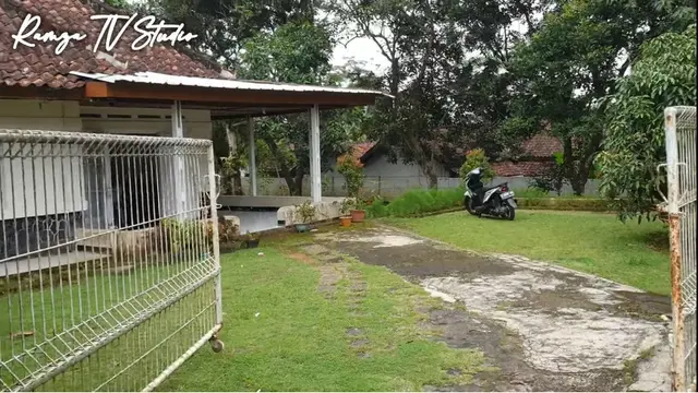 [Fimela] Rumah Deddy Dores