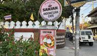 Penampakan Sanjan Indonesian Cafe, rumah makan yang menyuguhkan cia rasa makanan Indonesia di Chiang Mai, Thailand. (Bola.com/Muhammad Adi Yaksa)