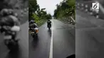 Sebuah rekaman menjadi viral karena menunjukkan detik-detik motor tergelincir masuk ke jurang di Sukabumi.