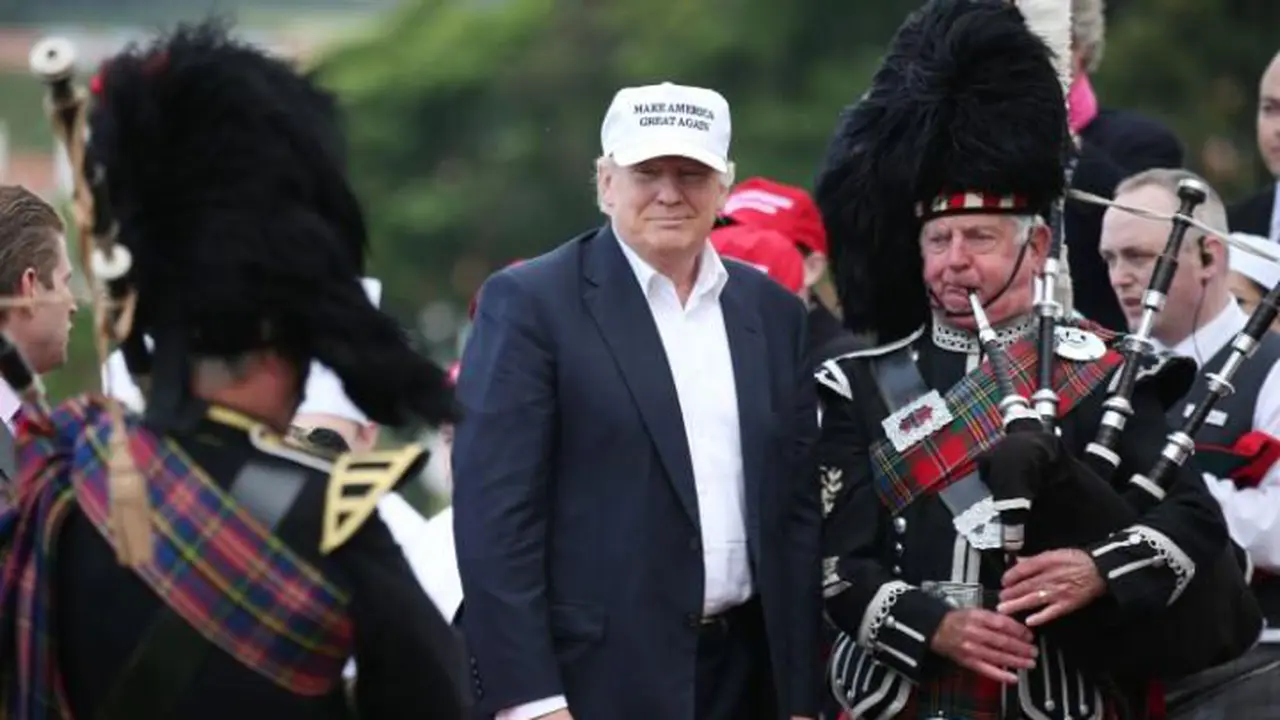 Donal Trump tiba di Skotlandia untuk meresmikan resor golf miliknya