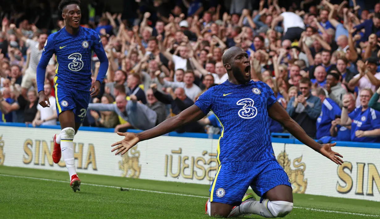 Chelsea mampu menumbangkan Aston Villa 3-0 di Stamford Bridge pada pekan keempat Liga Inggris, Sabtu (11/9/2021) malam WIB. Romelu Lukaku menjadi bintang kemenangan The Blues dengan mencetak dua gol. (Foto: AP/Ian Walton)