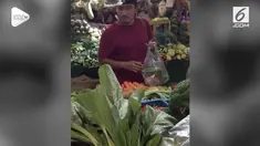 Aktor peran, Tanta Ginting, terciduk warganet sedang belanja sayur di sebuah pasar tradisional. Tanta terlihat sendirian tanpa ditemani sang istri.
