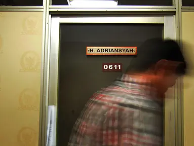 Suasana ruangan anggota Fraksi Partai PDI-P Adriansyah di lantai 6 gedung Nusantara I, Kompleks Parlemen, Senayan, Jakarta, Jumat (10/4/2015). Anggota Komisi IV DPR Adriansyah ditangkap KPK di Sanur, Bali. (Liputan6.com/Andrian M Tunay)