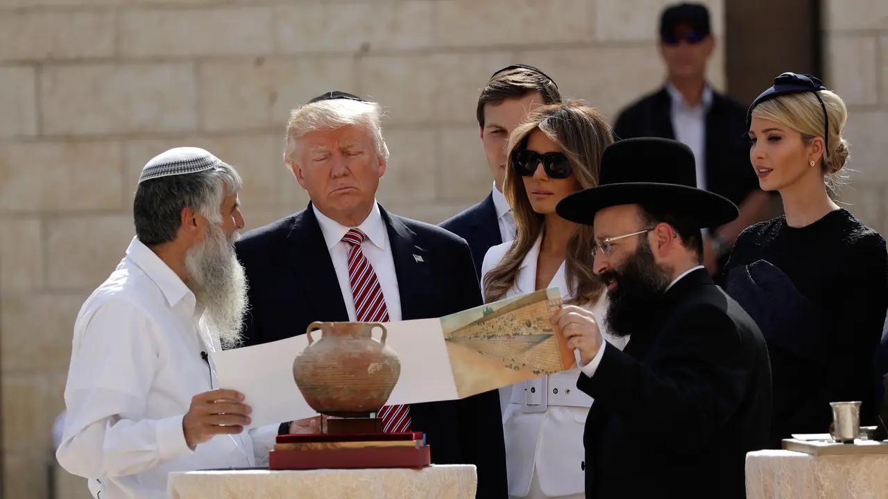 20170523-Donald Trump Berdoa di Tembok Ratapan Yerusalem-AP