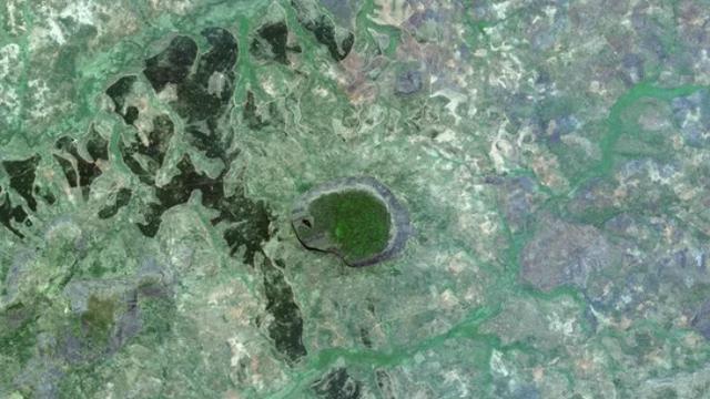 6. Gunung tak terjamah di Mozambik (Google Earth Digital Globe)