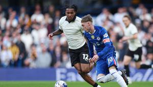 Aksi Cole Palmer dalam laga Chelsea vs Port Vale di FA Cup 2025/2026, Sabtu (4/4/2026). (AP Photo/Ian Walton)