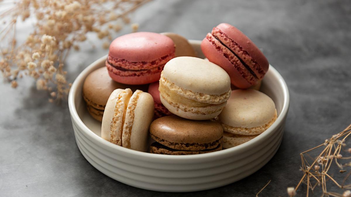 Macaroon: Kue kecil yang elegan dengan beragam rasa dan warna yang menggugah selera