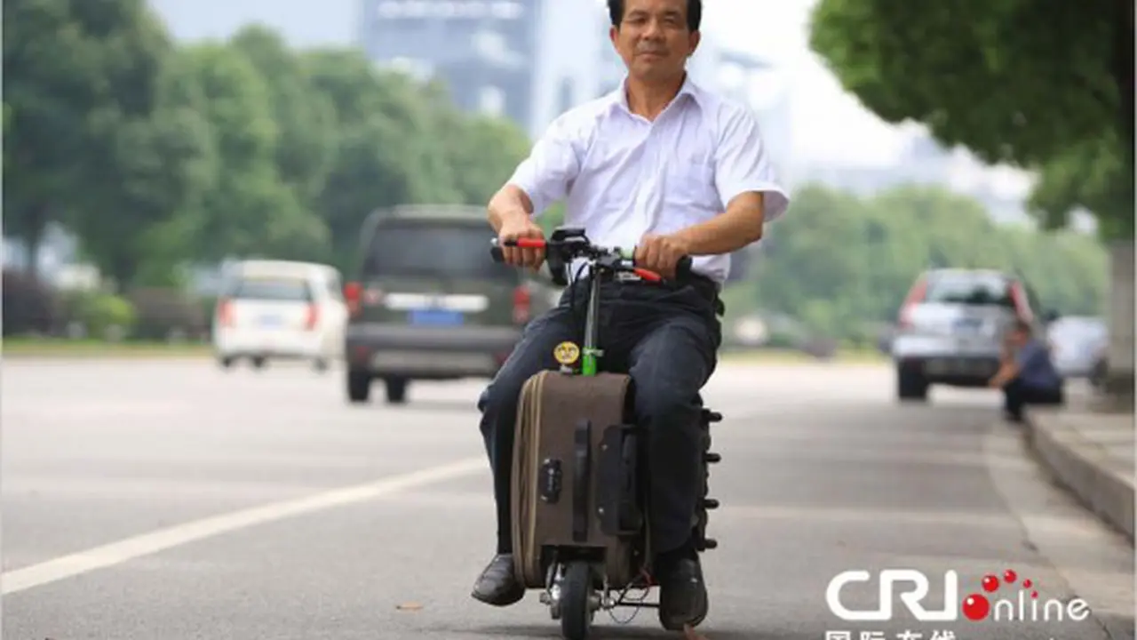 Transportasi Unik, Koper Listrik Buatan Petani
