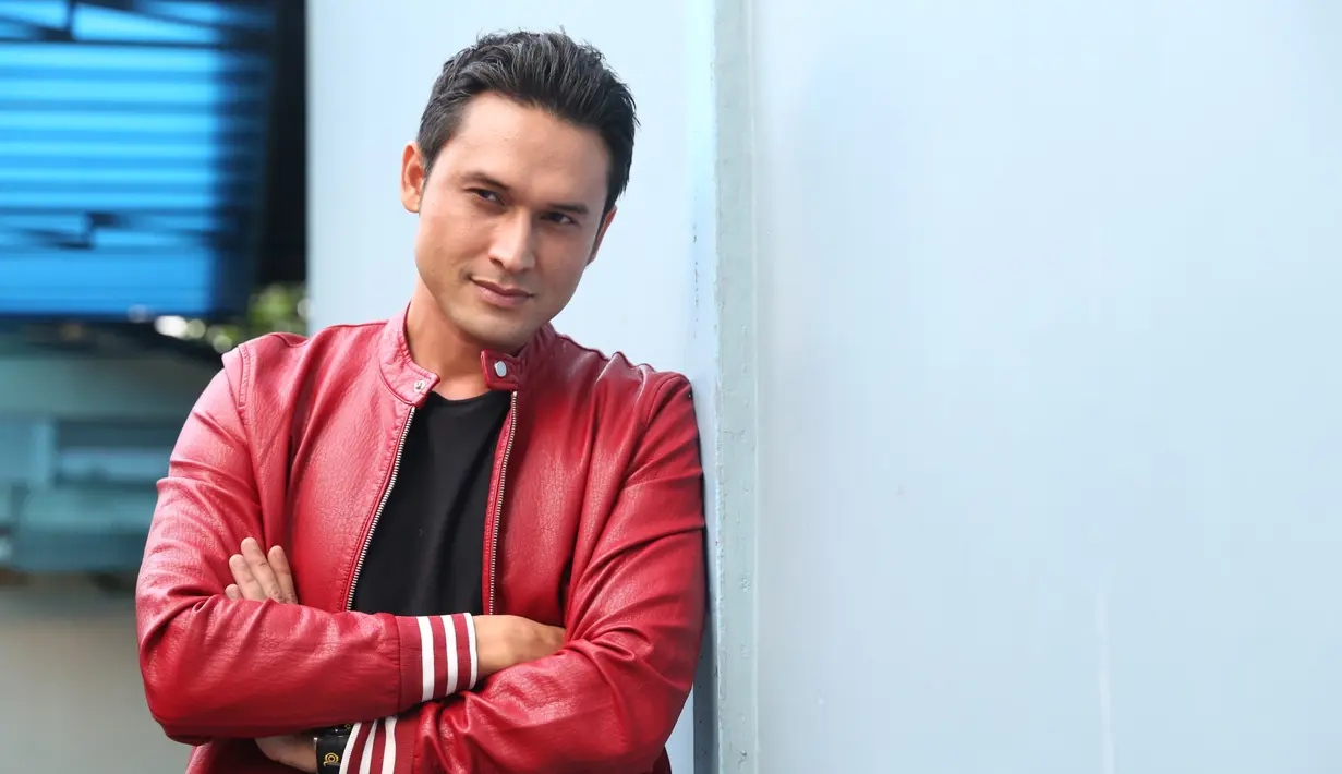 Indra mengatakan, hubungan asmara atau hanya sekedar bersahabat antara Atalarik Syah dengan Vonny Cornelia turut didukungnya. (Nurwahyunan/Bintang.com)