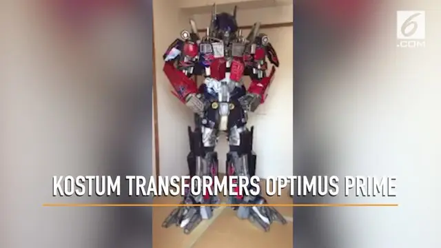 Ajang cosplay terbesar yang akan digelar di Tokyo menampilkan kostum robot fiksi "Optimus Prime" dari serial The Transformers.