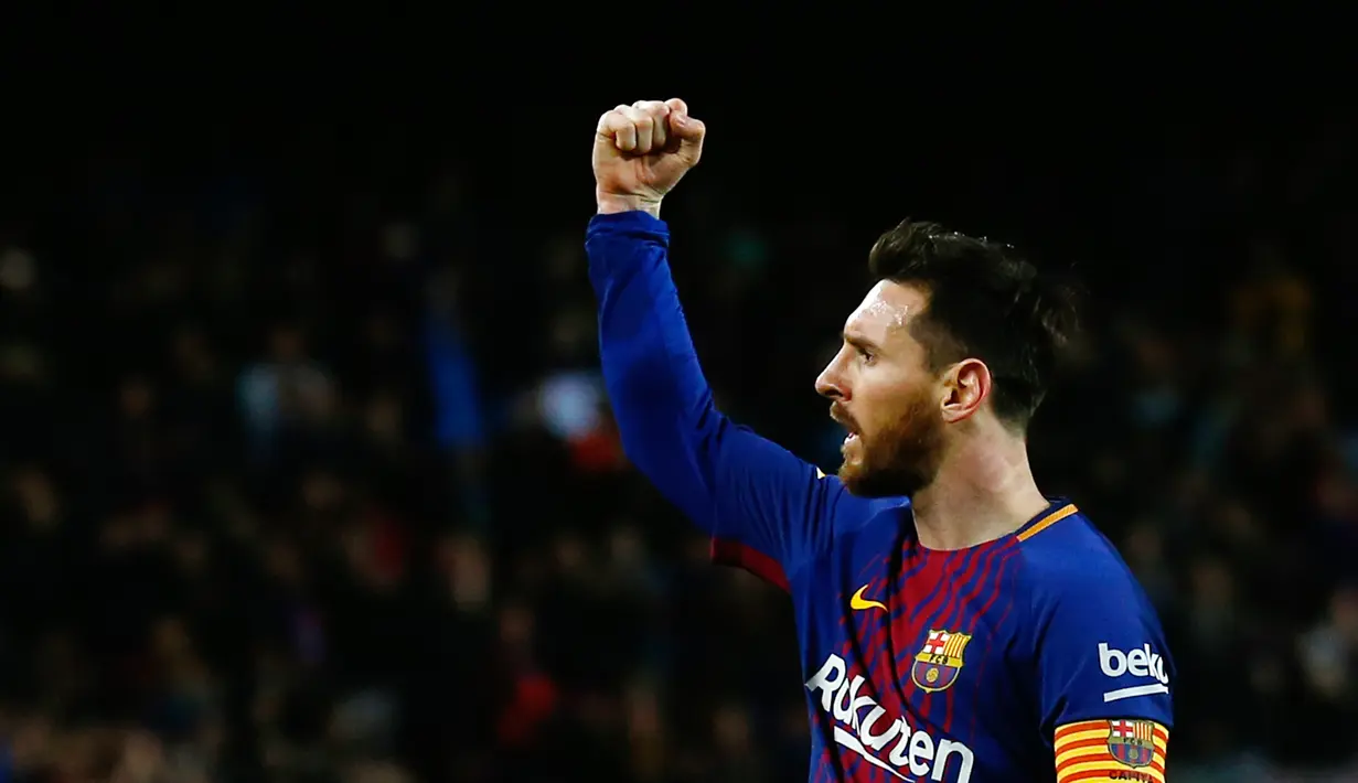 Selebrasi pemain Barcelona, Lionel Messi  setelah mencetak gol ke gawang Leganes di Stadion Camp Nou, Barcelona, Spanyol, Sabtu (7/4). Messi sukses mencetak hattrick pada laga tersebut. (AP Photo/Manu Fernandez)