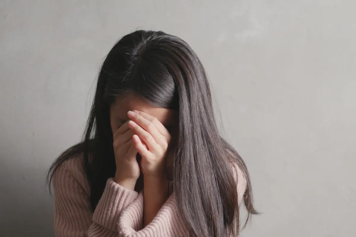 perempuan sedih depresi