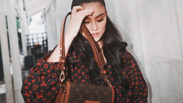 Potret Agnez Mo Pakai Baju Oversize, Jadi Inspirasi
