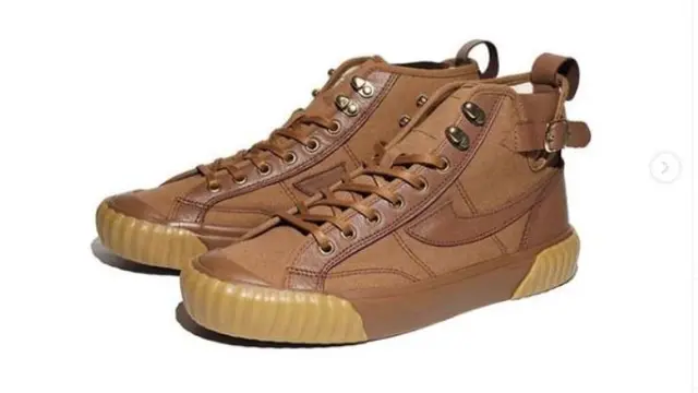 Sepatu Compass