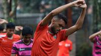 Pemain Persija Jakarta asal Brasil, Wilian Pacheco tengah berlatih bersama timnya di Bandung, (16/7/2016). (Bola.com/Nicklas Hanoatubun)