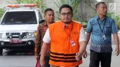 Pengacara Arif Fitrawan tiba untuk menjalani pemeriksaan di gedung KPK, Jakarta, Rabu (12/12). Arif Fitrawan menjalani pemeriksaan perdana setelah ditetapkan sebagai tersangka dugaan suap penanganan perkara di PN Jakarta Selatan. (Merdeka.com/Dwi Narwoko)