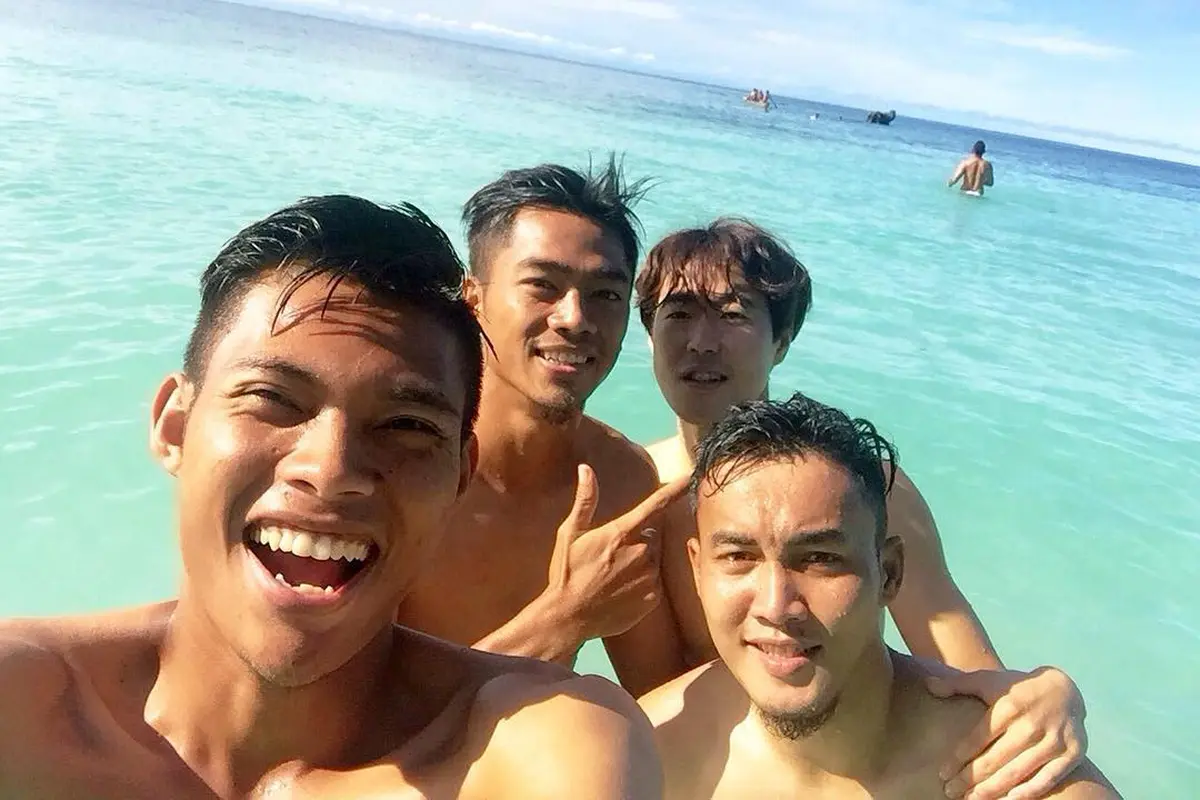 Pemain Persija Bersantai di Pantai