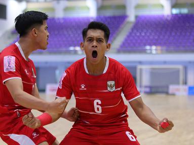 Pemain Timnas Futsal Indonesia, Andreas Dwi melakukan selebrasi usai mencetak gol ke gawang Australia pada laga terakhir Grup B Piala AFF Futsal 2026 di Nonthaburi Hall, Bangkok, Thailand, Rabu (8/4/2026) siang. (Dok. Federasi Futsal Indonesia)