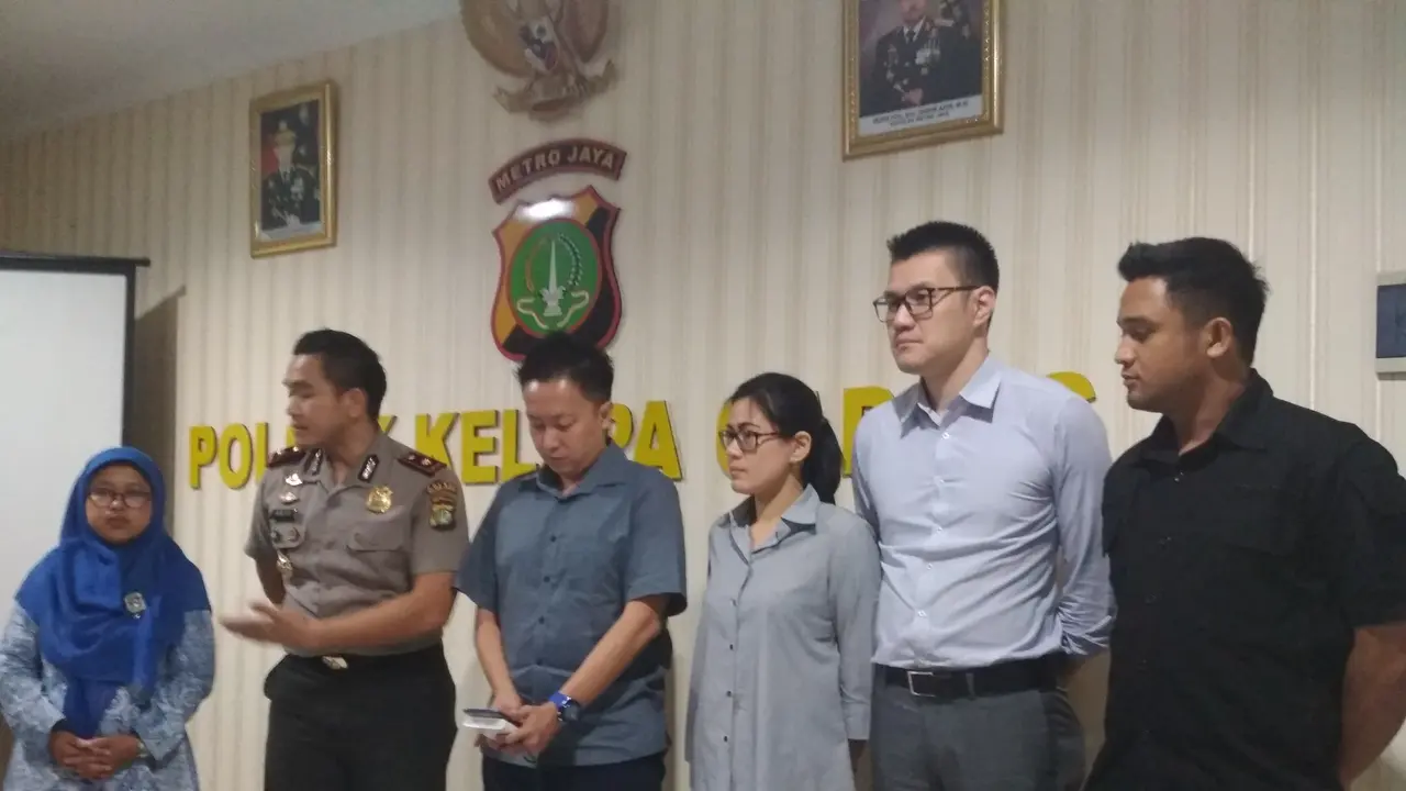 Kedua orang tua yang berseteru di mal Kelapa  Gading berdamai di Kantor Polisi (Liputan6.com/Moch Harun Syah)