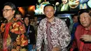 Gubernur DKI Jakarta, Basuki Tjahaja Purnama (tengah) saat tiba di acara Pembukaan Jakarta Fair 2016, Jakarta, Jumat (10/6/2016). Ajang arena dan hiburan Jakarta Fair 2016 akan berlangsung selama 38 hari kedepan. (Liputan6.com/Yoppy Renato)