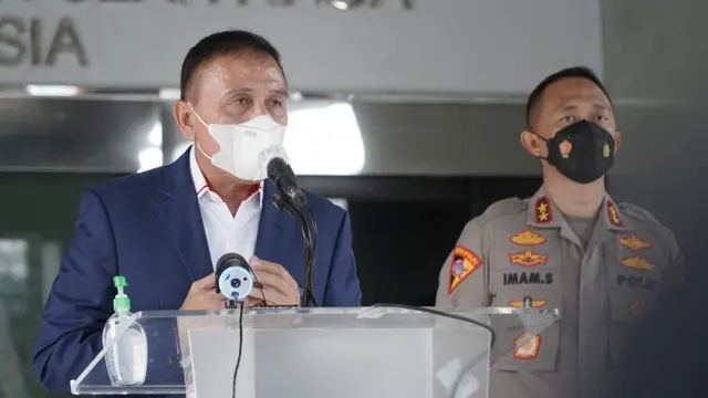 Ketua PSSI, Mochamad Iriawan bersama Asisten Kapolri Bidang Operasi (Asops) Irjen Pol. Imam Sugianto.