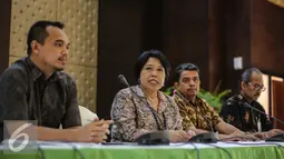 Ketua Pansel Pemilihan Calon Anggota Komisi Yudisial (KY) Harkristuti Harkrisnowo menggelar konferensi pers untuk mengumumkan peserta yang lolos seleksi Profile Assessment di Kantor Kemensesneg, Jakarta, Kamis (9/7/2015). (Liputan6.com/Faizal Fanani) 