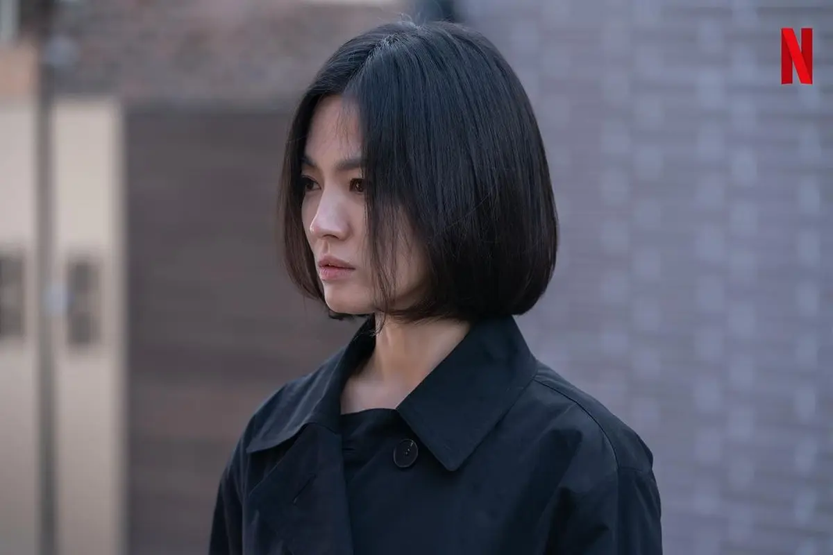 Transformasi Gaya Rambut Song Hye Kyo yang Tunjukkan Pesona Lady Boss hingga Princess