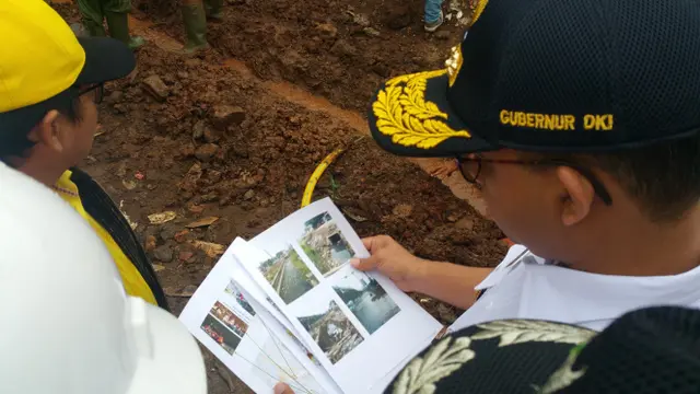 Gubernur DKI Jakarta Anies Baswedan meninjau Tol Becakayu (Liputan6.com/Nanda Perdana)