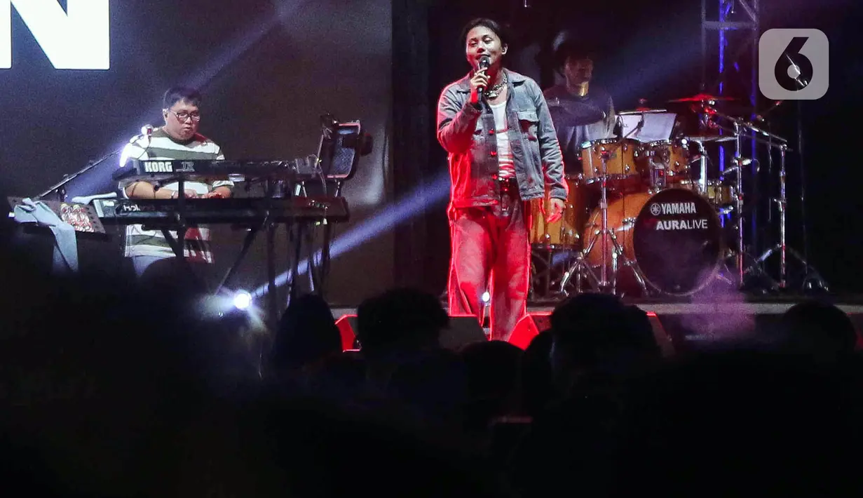 Dalam penampilannya, Rizky Febian membawakan sejumlah lagu hits andalannya, diantaranya Kesempurnaan Cinta dan Seperti Kisah. (Liputan6.com/Herman Zakharia)