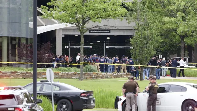 Lima orang, termasuk pelaku penembakan di sebuah rumah sakit di Oklahoma, Amerika Serikat, tewas di lokasi kejadian. (Ian Maule/Tulsa World via AP)