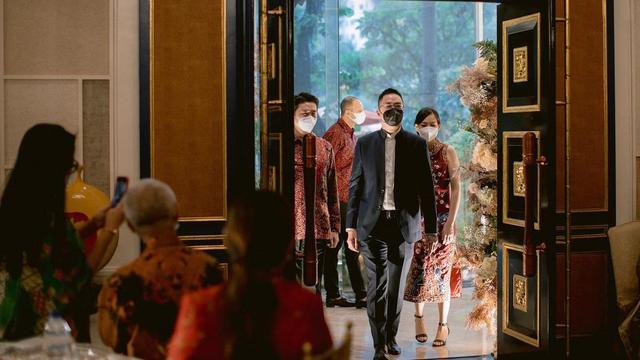 6 Momen Pertunangan Marcella Daryanani dan Kekasih, Kental Sentuhan Nuansa China