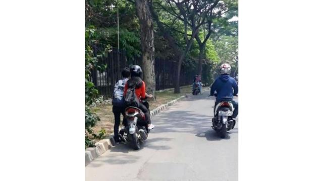 6 Kelakuan Kocak Cewek di Jalan Raya Ini Bikin Geregetan