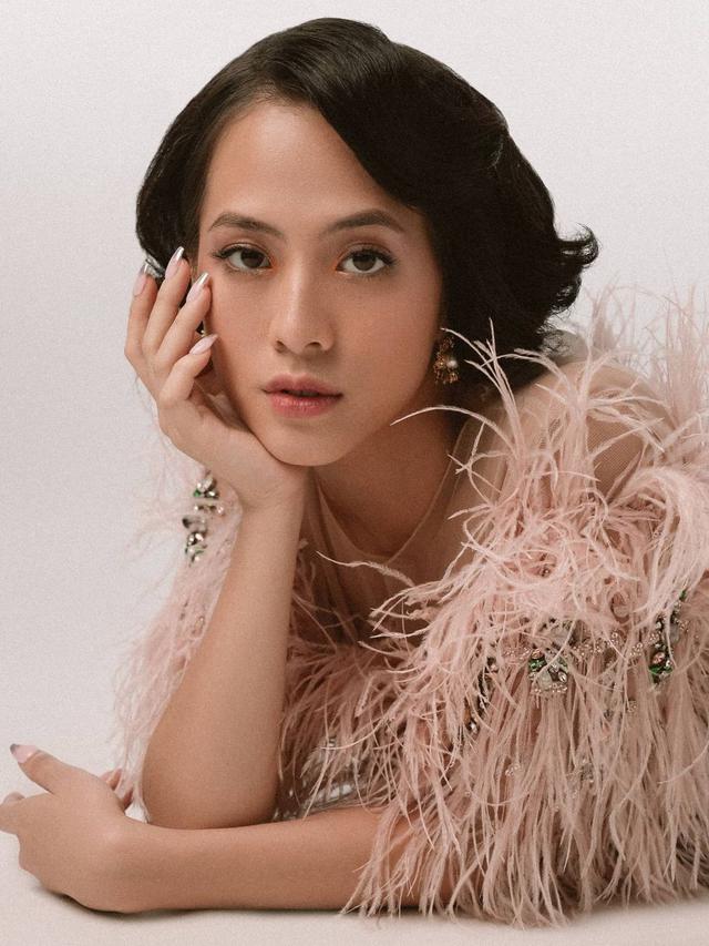 Gaya Pemotretan Adhisty Zara Bareng Bryan Domani dan Kevin Ardilova. (Sumber: Instagram/winstongomez)