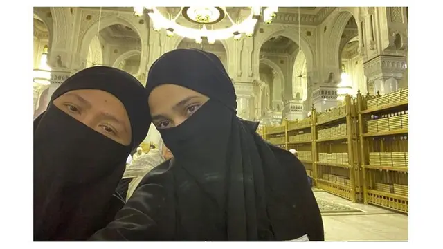 7 Potret Syifa Hadju Jalani Ibadah Umroh, Penampilan Bercadarnya Curi Perhatian