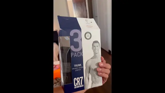 Raffi Ahmad Dipaksa Rafathar Kenakan Boxer Cristiano Ronaldo untuk Nonton Portugal di Piala Dunia 2022. (instagram.com/raffinagita1717)