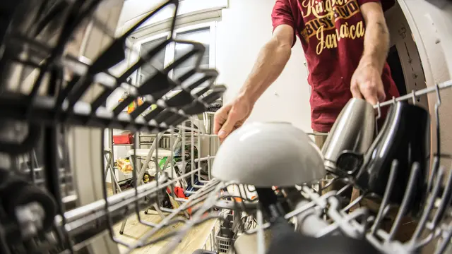 Selain Praktis, Ini 3 Keunggulan Punya Dishwasher di Dapur