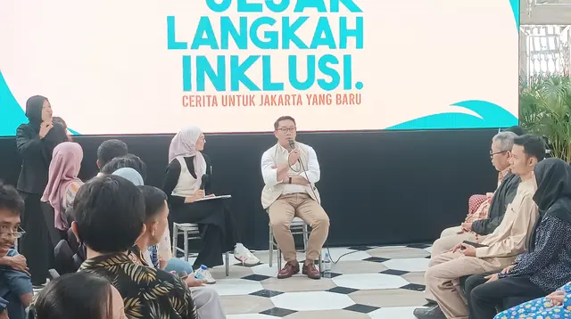 Bakal calon gubernur Jakarta Ridwan Kamil (RK) bersama kaum disabilitas. (Merdeka).